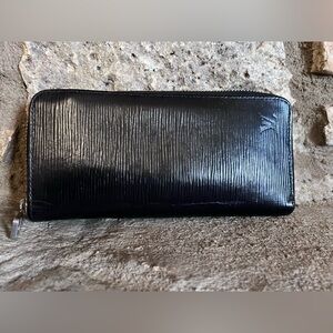Louis Vuitton Epi Vertical Zippy Round Long Wallet